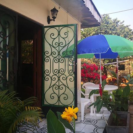 Tout Confort Avec Jardin Entree Bastos Yaounde Exterior photo