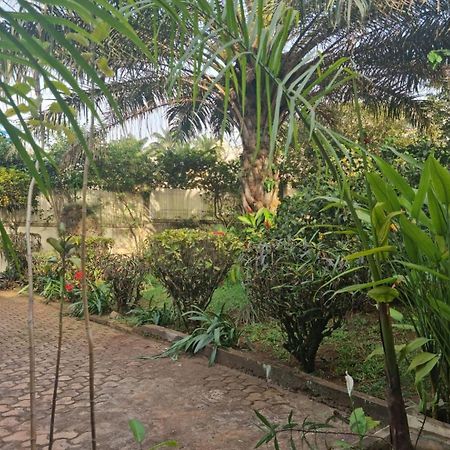 Tout Confort Avec Jardin Entree Bastos Yaounde Exterior photo