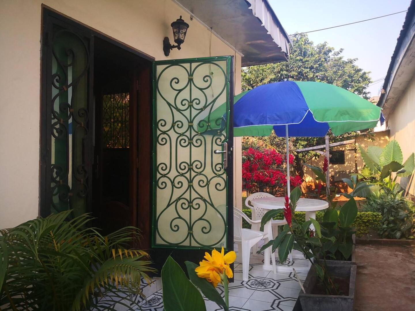 Tout Confort Avec Jardin Entree Bastos Yaounde Exterior photo